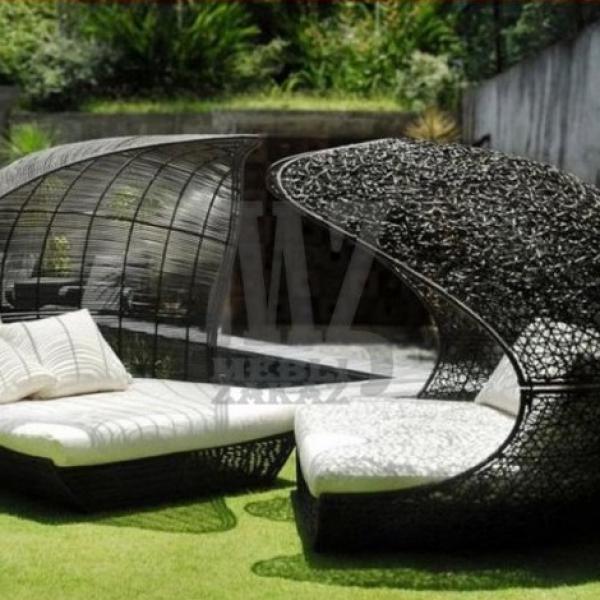 Дизайнерская мебель в саду